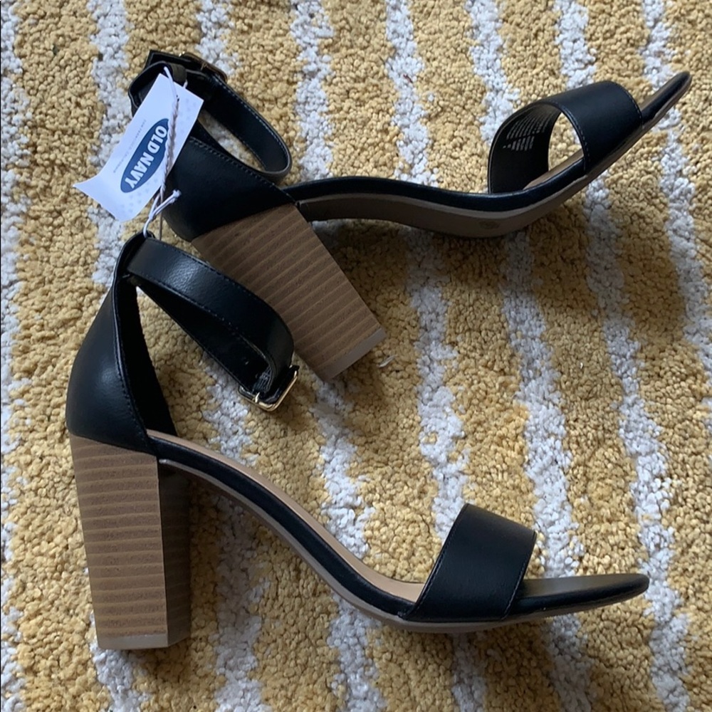 NWT Old Navy Strappy Black Wood Block-Heel Sandals